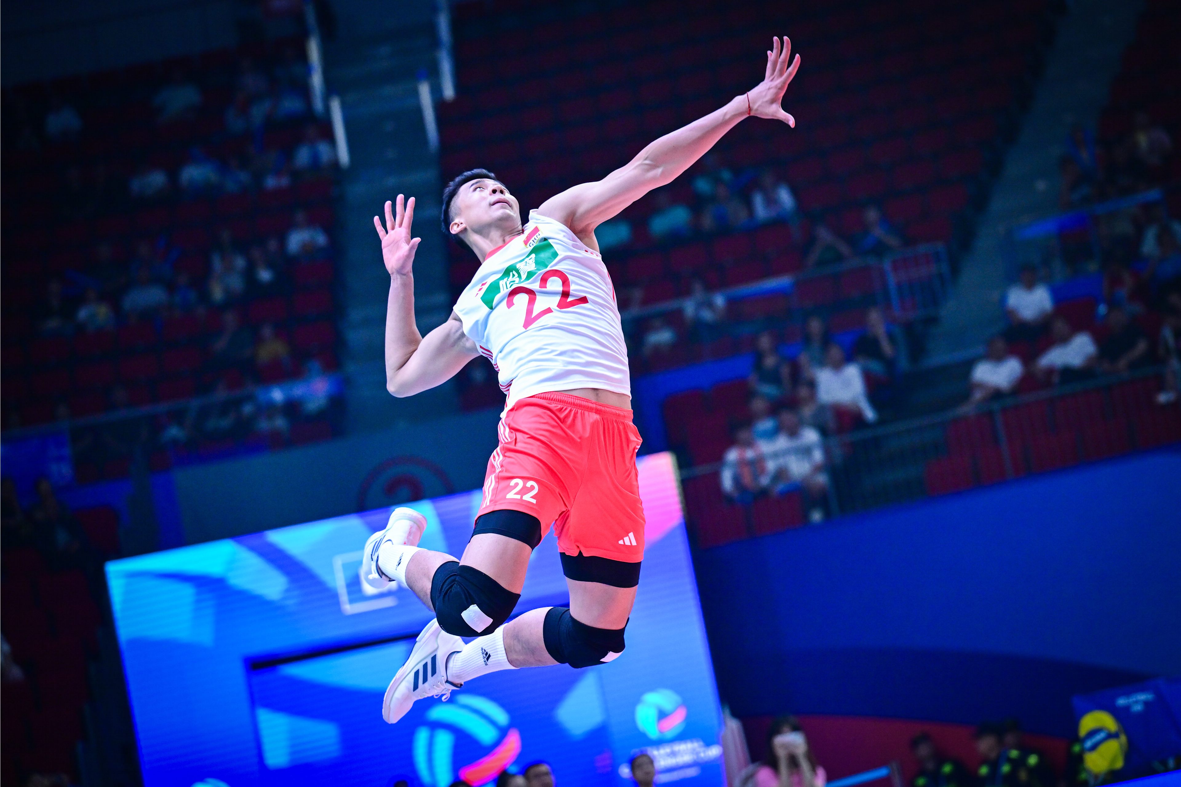 运动员拼尽全力最终屈居亚军